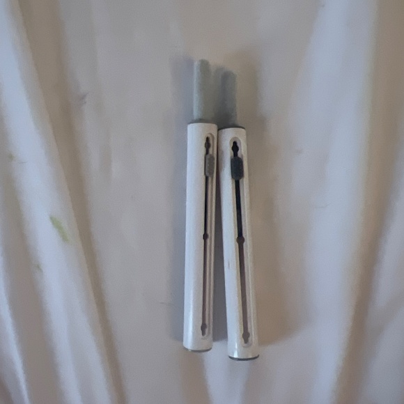 phone, computer and headphone cleaners - Picture 3 of 3